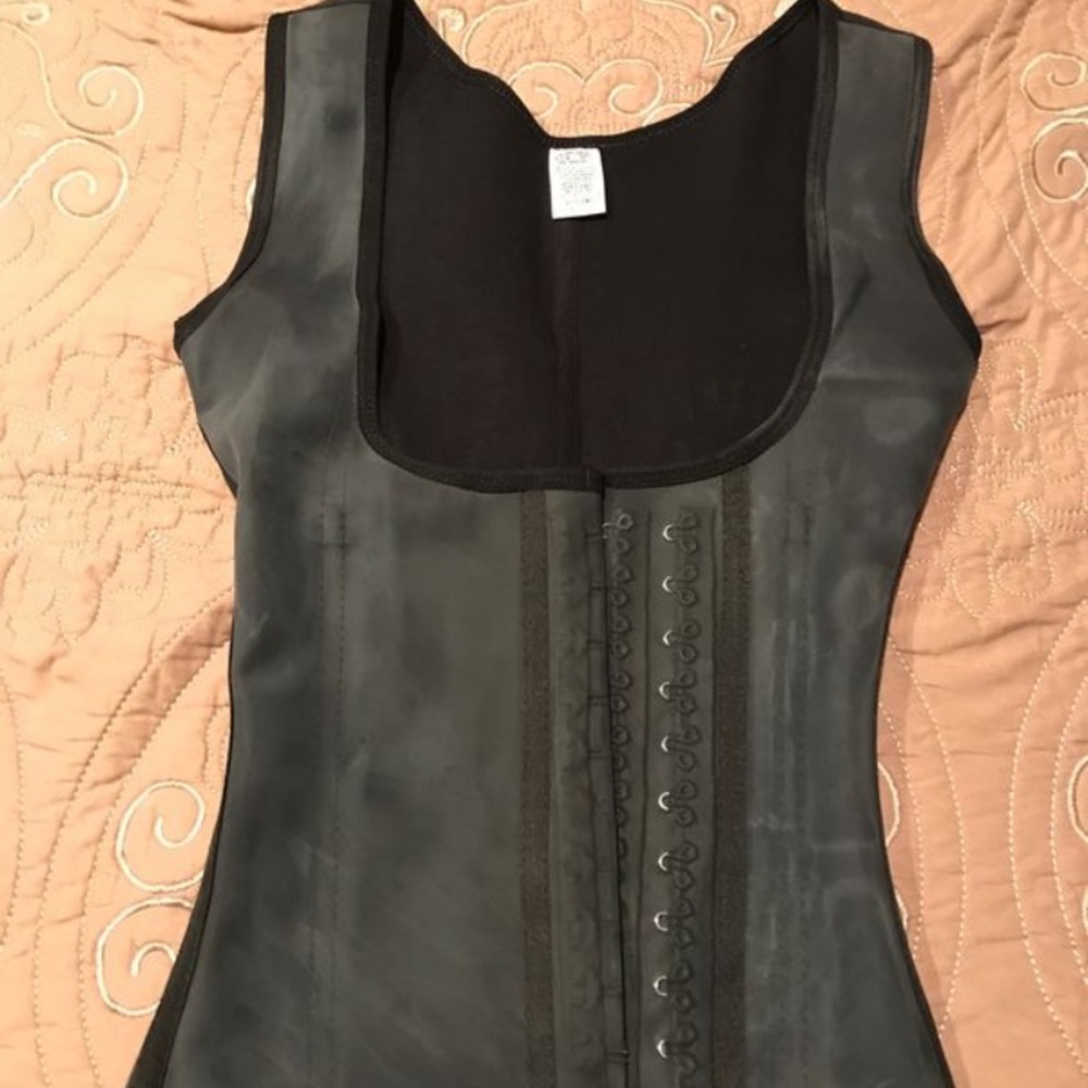 Never used waist trainer - Picture 2 of 4